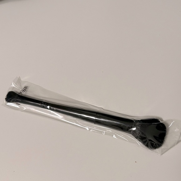 New! Lancome Duo Blush Contour & Eyeshadow Brush Full Size - Sealed - Picture 2 of 2